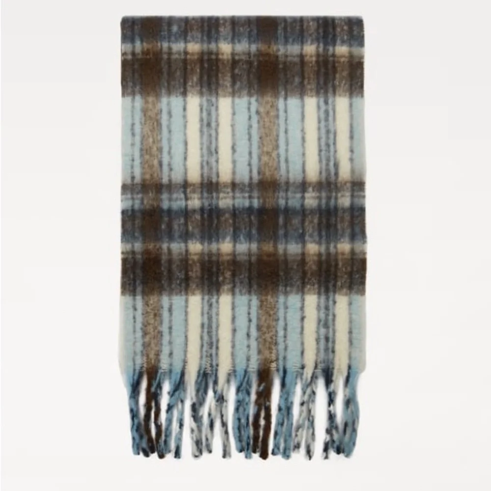 NWT. Zara Blue/Cream Checked Fringed Scarf.